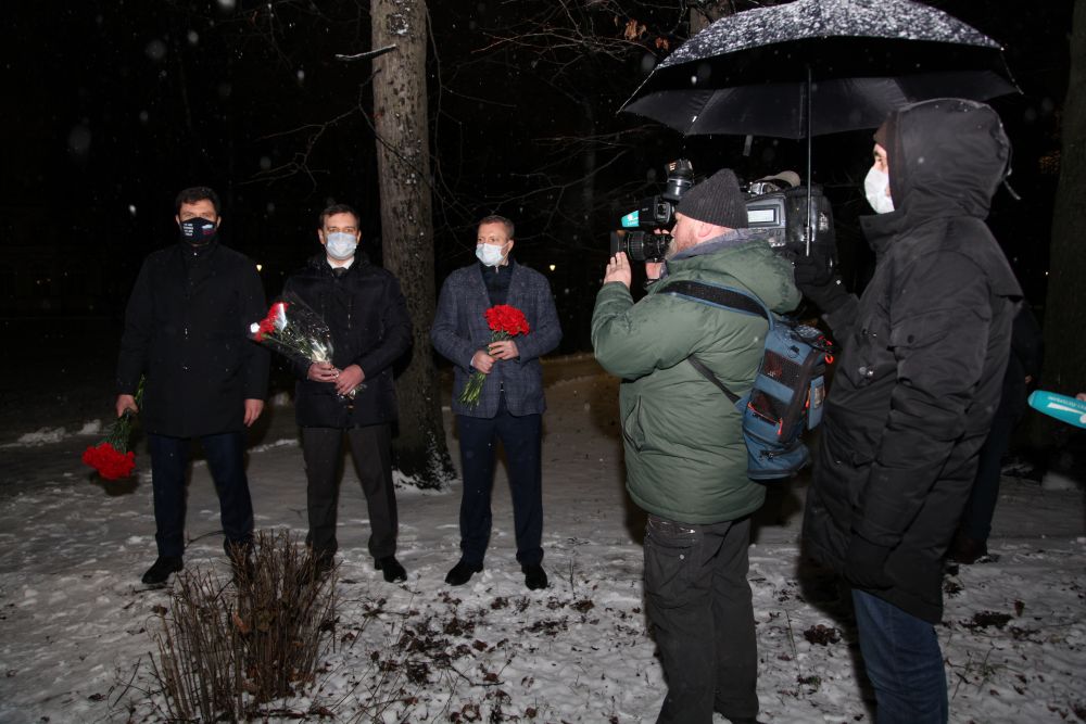 на могиле Гинтера